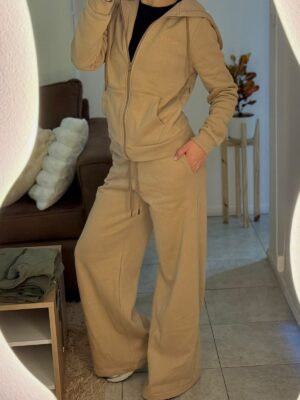 Campera frisada con capucha