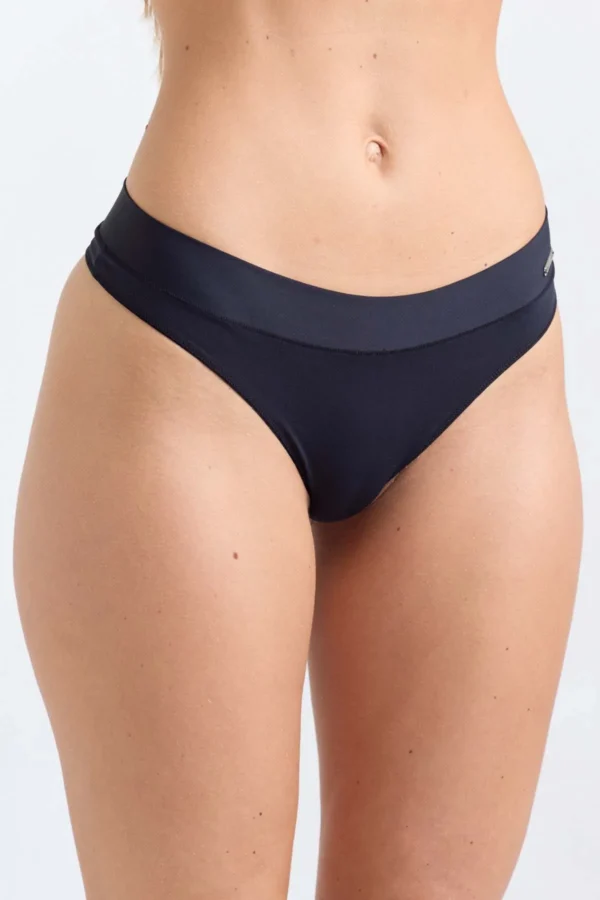 Amanda colaless con cintura