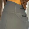 Calza chupin con recortes y mini bolsillo trasero