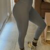Calza chupin con recortes y mini bolsillo trasero