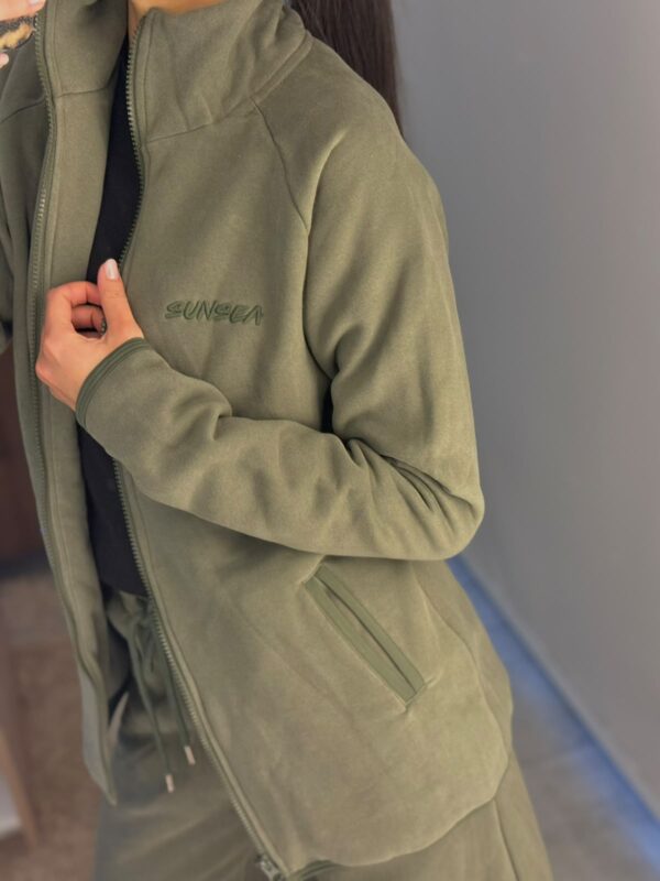 Campera de algodón frisada con espalda recta